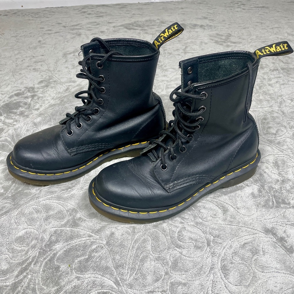 Doc Marten’s 1460 Combat Boots Women’s Black Classic Smooth Leather Lace Up 6